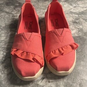Like new. Tom’s Alpargata Tea Rose canvas with ruffle. Size 13.5 shoes